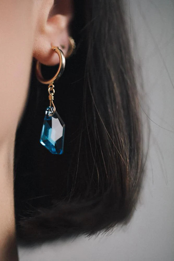 MoMuse Aqua Crystal Clip Hoops