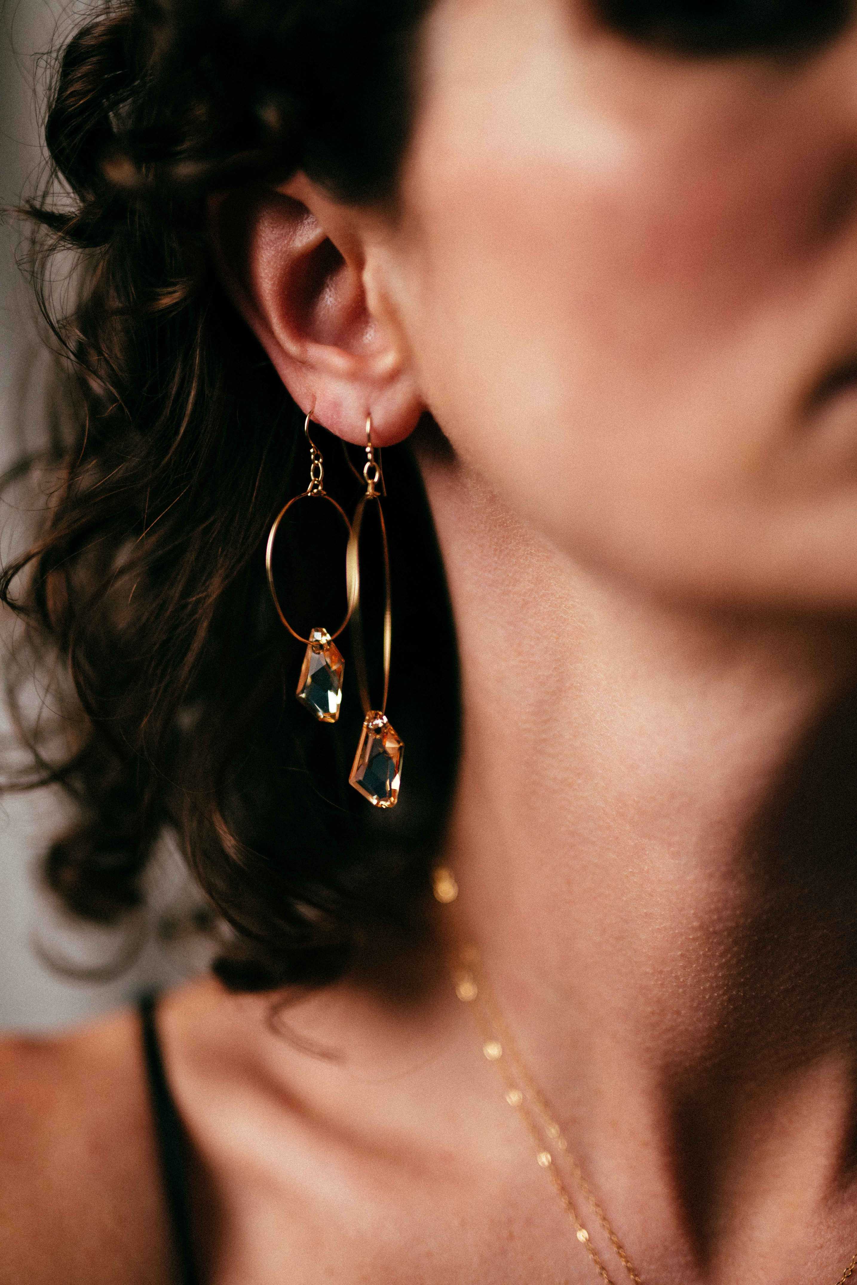 MoMuse Golden Crystal Hoops