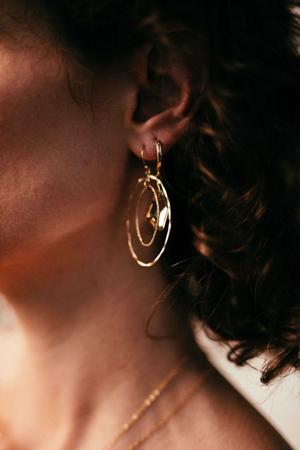 MoMuse Golden Crystal Clip Hoops