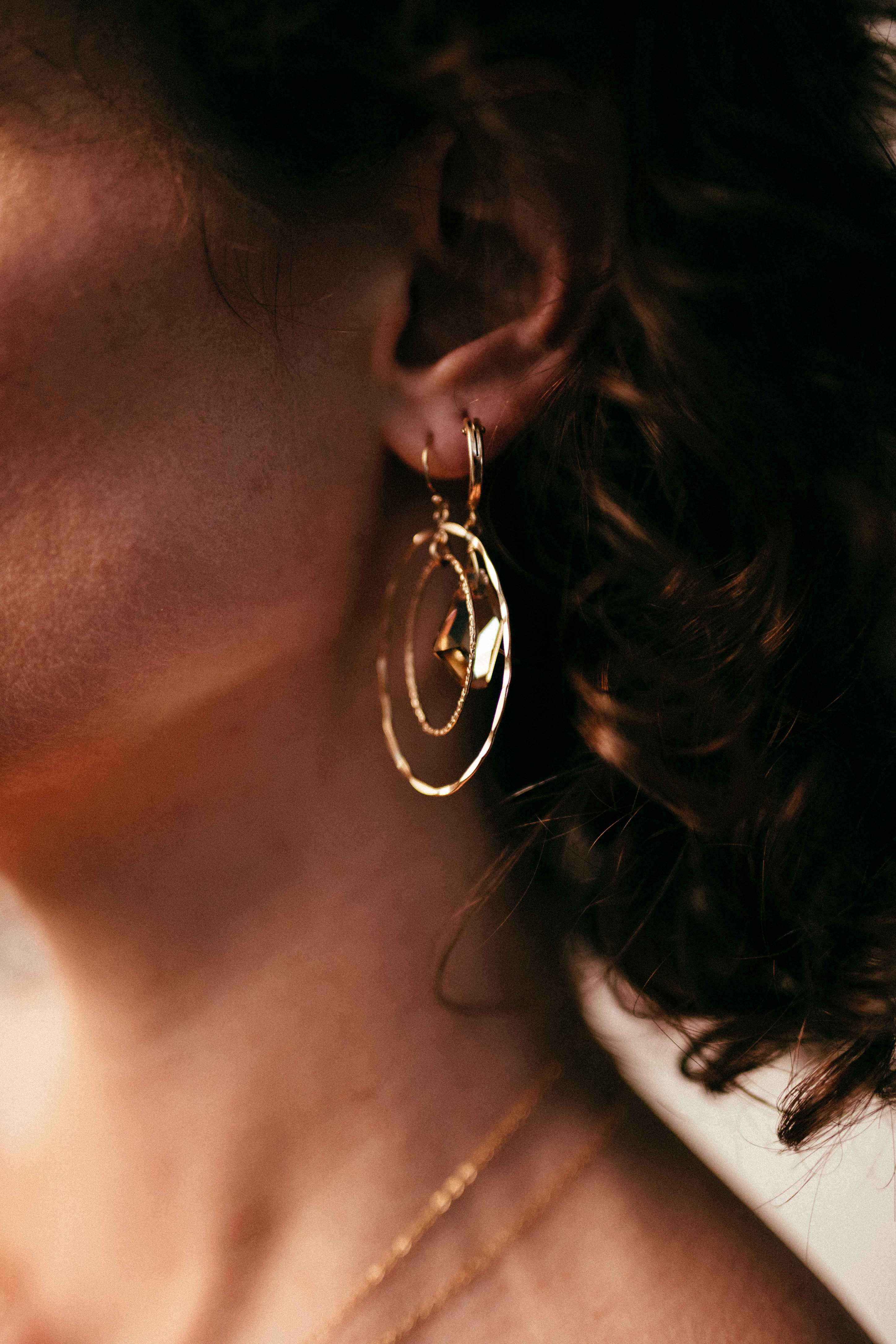 MoMuse Golden Crystal Clip Hoops